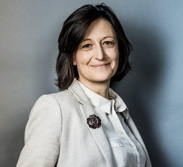 Portrait de Oriane Cappella, Manager de transition en direction RSE et RH, spécialisée grands groupes/ETI/PME, pilotant les transformations organisationnelles, stratégiques et opérationnelles