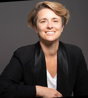 Portrait de Christelle Vigot, Manager de transition en Direction Générale, experte en achat et développement durable, pilotant transformation, redressement et stratégie